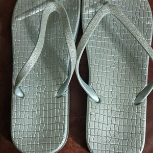 Source Unknown Silver Textured Sandals